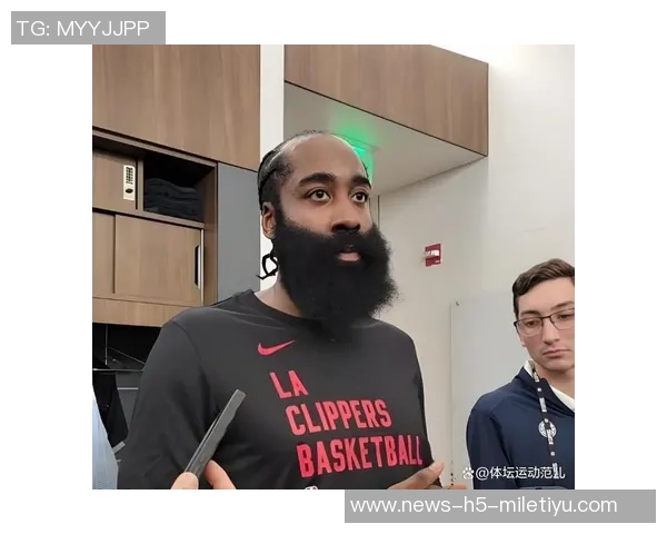 哈登半场表现出色10投6中砍下并列最高16分三分球命中率高达60无失误