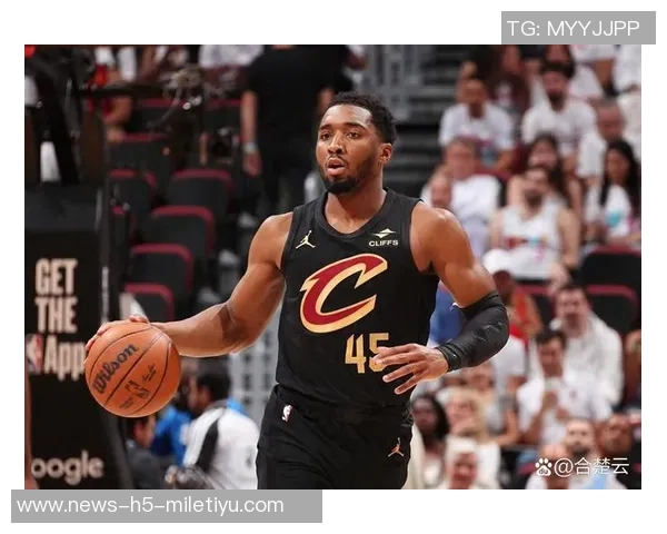 骑士客场表现出色上半场四人得分上双领先活塞22分